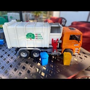 Bruder “reuse, reduce, recycle truck and 2 bins
